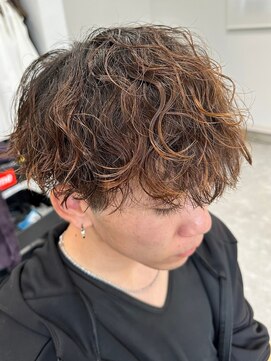 フゥ 宇都宮(FeU) ツイストスパイラルパーマツーブロックツイストパーマメンズヘア