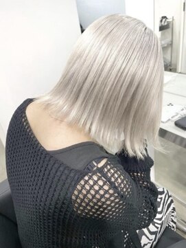 ジーナ オモテサンドウ(XENA) ケアブリーチ×ハイトーン×ホワイトブロンド（表参道)）