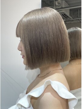 ニトバイアンキシム(nit by ahnkism) ボブミルクティーベージュブリーチダブルカラー堀江