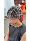ホワイトシルバーアッシュバレイヤージュフェザーショート