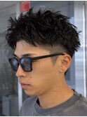 短髪×パーマで束感と動きがあるスタイル◎