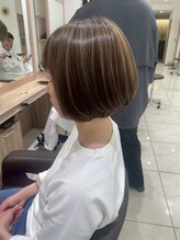 【脱白髪染めカラー】暗い白髪染めをやめてリタッチの目立ちにくいヘアスタイルへ