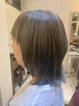 クオリア(Quaria) ウルフレイヤーボブ/デザインカラー/オリーブベージュ/グリーン