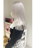 ノラ ウメダ(NORA UMEDA)&nbsp;【chiaki】white ハイトーンケアブリーチホワイトカラー髪質改善