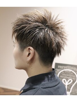 ウィスカーヘアー(whisker hair) ツーブロックショート