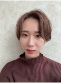 大人可愛いセンターパートショート