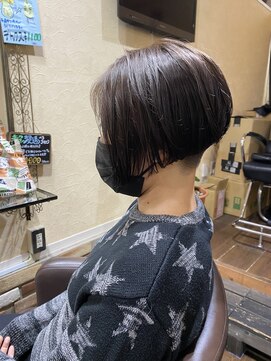 サムブリッジ(SOMEBRIDGE) ☆★ 前下がりショート × かりあげ ★☆(SOMEBRIDGE 亀有)