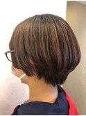 女性らしいフェミニンなショートスタイル