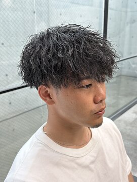 イーラ(era) ツイストスパイラルパーママッシュ重め刈り上げ