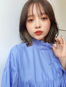 ホフ 大阪心斎橋店(F.O.F) ベージュインナーカラーショートボブレイヤーミディアム前髪