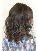 プーン(POON)&nbsp;ミディアムレイヤー　× 艶グレージュ