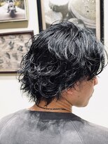 フォーコーナーズ(Four Corners)&nbsp;大人サーフカールスキンフェードツーブロック刈り上げ30代40代