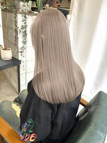 イル(ill)&nbsp;ミルクティーベージュ ブリーチ ダブルカラー ロング 大須