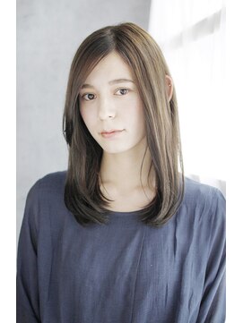 ラクシア(LUXIA) 長めバングのナチュラルストレート