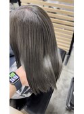 オリーブベージュ