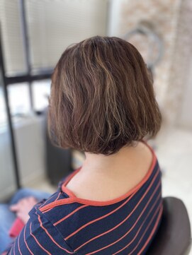 マニッシュ 三鷹駅前店 ふんわりボブ×ハイライトカラー【68】