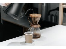 サロン内ではAWAKEオリジナルのスペシャリティコーヒーをご提供しております。