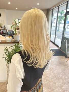 オーダイム(ou' dime) ブロンドベージュダブルカラーケアブリーチレイヤーカット