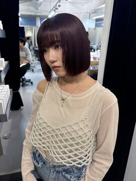 ビューズ(VIEWS) ミニボブ/切りっぱなしボブ/ワインレッド/赤髪ボブ/表参道駅