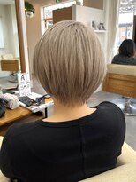 リングバイモアムー(Ring by Moremuu) ショートカット ブリーチカラー