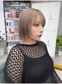 切りっぱなしボブ/顔まわりレイヤー/ホワイトベージュ