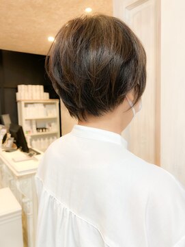 キャアリー(Caary) 福山Caary20代30代40代50代60代ショートヘア小顔補正立体カット