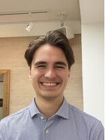 クク(KuKu) 外国人カット