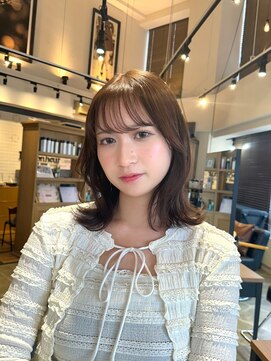 顔まわりのレイヤーで簡単にできるくびれヘア