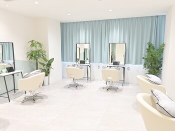 テン(天 ten)の写真/白とペールグリーンを基調とした明るい店内でリラックスできるサロンタイムをお過ごしください♪[西船橋駅]