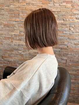 メゾン アヴァロ(Maison Avallo) オリーブグレージュのナチュラルボブ