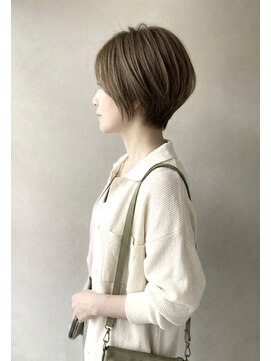 ダスク 武蔵小杉(dusk) 頭の形を綺麗に見せる丸みマッシュショート × 柔らかベージュ