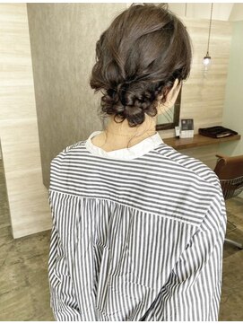 ニド(2do) 結婚式お呼ばれルーズアップアレンジ