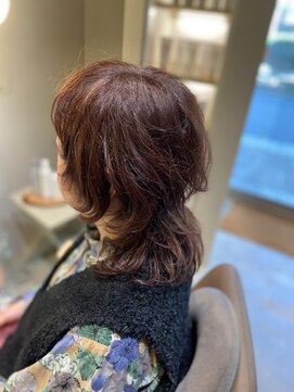 ギュルン(gronn) gronn くせ毛を活かす　リラックスウルフスタイル