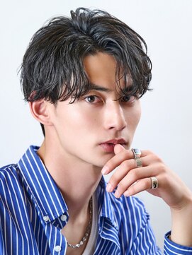 オーシャン トーキョー サニー(OCEAN TOKYO Sunny) 韓国フェザーパーマニュアンスパーマセンターパート黒髪