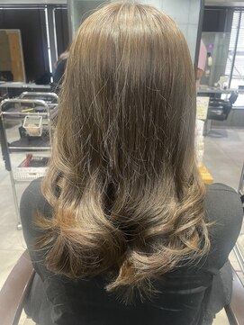 ネウィ 池袋(newi) オリーブベージュ