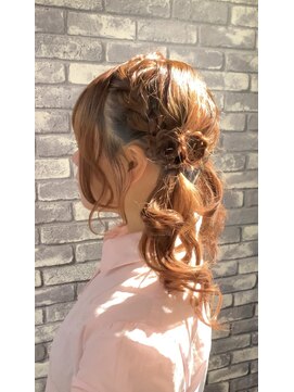 ミューズ 新宿(MUSE) お花ツインテール