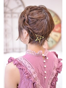 メイズ(MAZE) 【メイズ東中野・鍛原志行】ショートの編み込みアレンジ