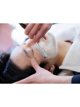 【メンズ専門店】ひげや眉が整うと全体の印象が変わる！バーバーだからこそできる男前のケアで清潔感をUP！