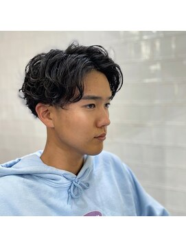 メリケンバーバーショップ フクオカ(MERICAN BARBERSHOP FUK) 中分けクールパーマ