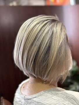 美容室 イルフェドゥ(Il fait doux) 外国人風ホワイトシャドールーツ