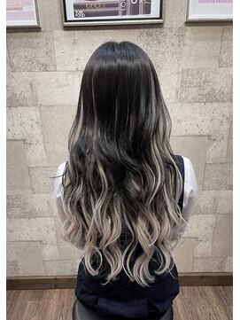 プライベートガーデンルーア(Private Garden Lua) シールエクステホワイトバレイヤージュグラデーション