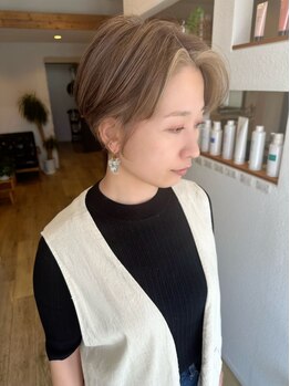 クマ(kuma.)の写真/毛先まで綺麗な透明感インナーカラーが人気◎髪へのダメージを抑えた施術で艶感UP＆柔らかな手触りを実現♪