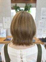 ギャロップヘアー くすみベージュ系カラー×ロブヘア