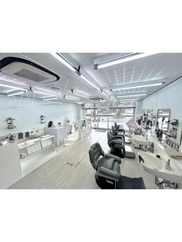 リラクゼーションメニューで癒しの時間を。クレンジングマッサージによる頭皮ケアで疲れを汚れと共にOFF！