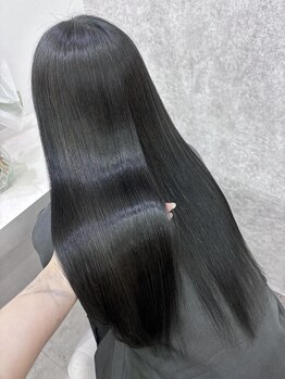エス(Ess)の写真/憧れのストレートヘアを、ダメージレスに実現。Essの髪質改善×縮毛矯正で扱いやすい艶髪へ*[大宮]