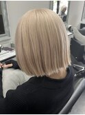 福井　大和田　ハイトーンカラー　ホワイトベージュ　ボブ