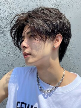 オグジュアリー 表参道(aux.) ショートウルフセンターパートルーズパーマメンズカット