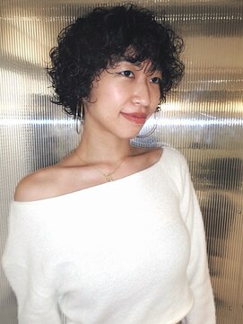 楪(yuzuriha) 【curly hard perm】