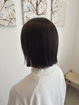 ジジ チーク 栃木(Gigi cheek) 切りっぱなしボブ×大人カラー