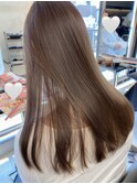 beigegray_オリーブベージュレイヤーカットウェットヘア